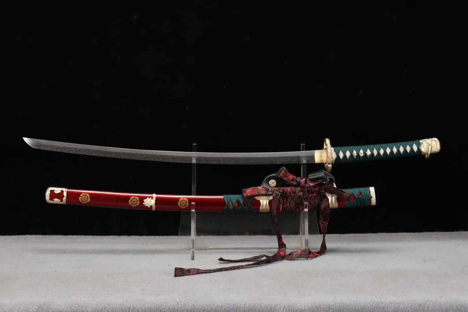 Kiếm Nhật Tachi Vân Lông Vũ 26 Inch – Thép T1095 Phủ Đất Tôi Lưỡi, Đồng Mạ Vàng, Da Cá Thật